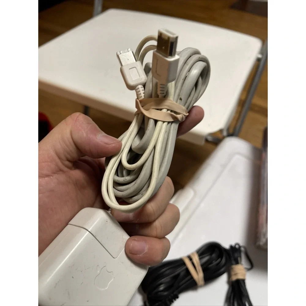 Apple MacBook Power Adapter (15)